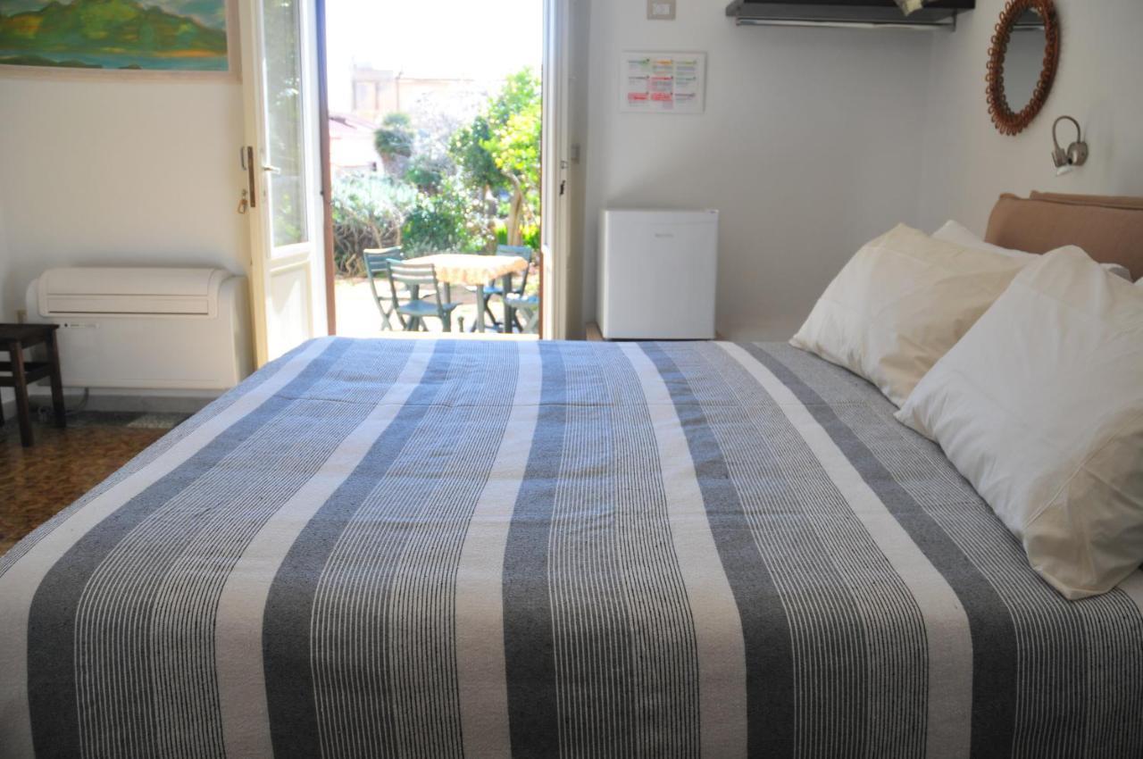 Il Giardino Di Tatiana Rooms & Breakfast La Maddalena (Sassari) Exterior foto