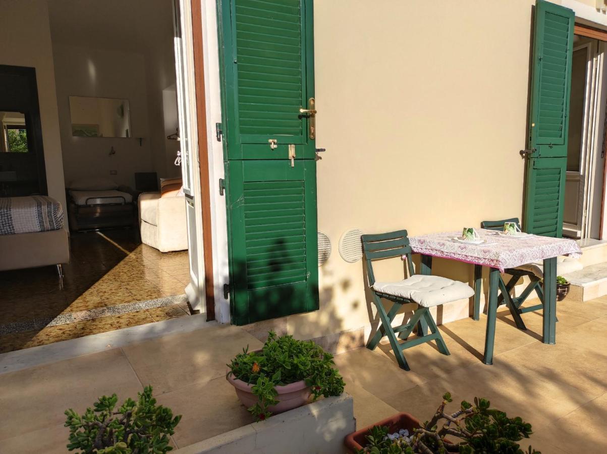 Il Giardino Di Tatiana Rooms & Breakfast La Maddalena (Sassari) Exterior foto